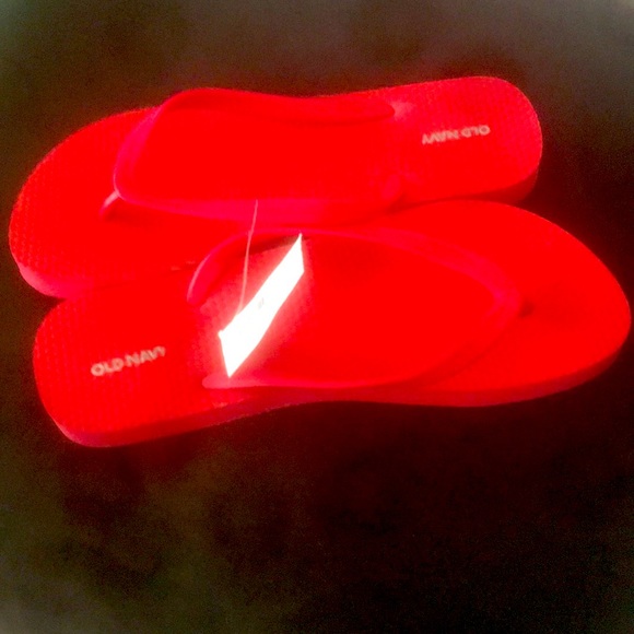 Old Navy Shoes - 💥NWT💥Old Navy Pink Flip-flops Size 7 New w/tag